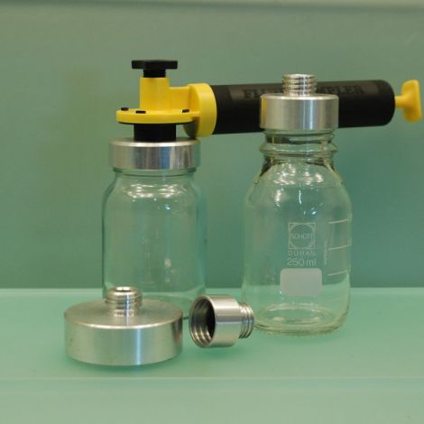 Vacuum Pump Adapter for 15 mm Bottles